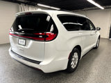 Used 2022 Chrysler Pacifica Touring-L image 4