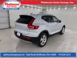 Used 2022 Volvo XC40 T5 Momentum image 5