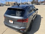 Used 2023 Volkswagen Taos SE w/ Panoramic Sunroof Package image 4