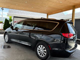 Used 2019 Chrysler Pacifica Touring-L image 5