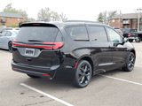 New 2025 Chrysler Pacifica Limited image 4