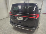 Used 2023 Chrysler Pacifica Touring-L image 6