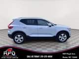 Used 2022 Volvo XC40 T5 Momentum image 6