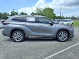 New 2025 Toyota Highlander Platinum image 2