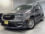 Used 2023 Chrysler Pacifica Touring-L image 3
