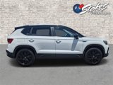Certified 2024 Volkswagen Taos SE image 2