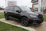 New 2026 Chrysler Pacifica Limited w/ Uconnect Theater Family Group image 3