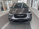 Used 2023 Chrysler Pacifica Limited image 2
