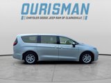 Used 2023 Chrysler Pacifica Touring-L image 2