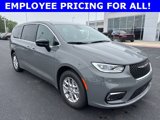 New 2025 Chrysler Pacifica Select image 2