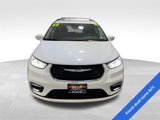 Used 2022 Chrysler Pacifica Touring-L image 2