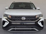 Used 2023 Volkswagen Taos SE w/ Panoramic Sunroof Package image 3