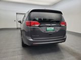 Used 2019 Chrysler Pacifica Touring-L image 6