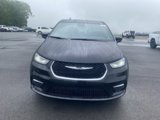 New 2025 Chrysler Pacifica Select image 2