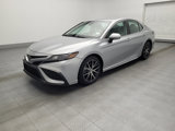Used 2022 Toyota Camry SE image 2