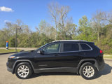 Used 2018 Jeep Cherokee Latitude image 2