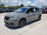 Used 2021 Chrysler Pacifica Touring-L w/ Uconnect Theater Family Group image 2