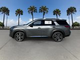 New 2025 Nissan Pathfinder Platinum image 3