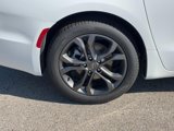 New 2026 Chrysler Pacifica Select image 4