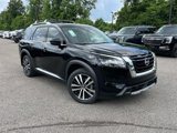 New 2025 Nissan Pathfinder Platinum image 2