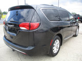 Used 2017 Chrysler Pacifica Touring-L image 6