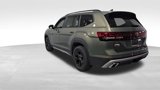 New 2025 Volkswagen Atlas Peak Edition SE image 3