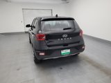 Used 2020 Hyundai Venue SE image 6