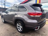 Used 2017 Toyota Highlander Limited Platinum image 3