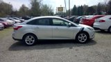 Used 2013 Ford Focus SE w/ SE Winter Pkg image 3