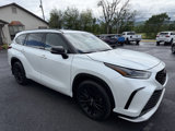 Used 2023 Toyota Highlander AWD image 2