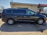 Used 2022 Chrysler Pacifica Touring-L image 6
