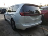 Used 2022 Chrysler Pacifica Touring-L image 3