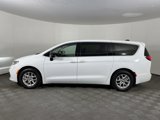 Used 2024 Chrysler Pacifica Touring-L image 3