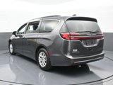 Used 2022 Chrysler Pacifica Touring-L image 4