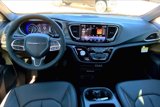 New 2025 Chrysler Pacifica Select image 5