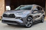 Used 2022 Toyota Highlander XLE image 2