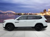 New 2025 Volkswagen Atlas Peak Edition SE image 2