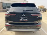 New 2025 Mitsubishi Outlander SE image 2
