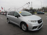 Used 2024 Chrysler Pacifica Touring-L image 4