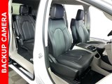 Used 2023 Chrysler Pacifica Touring-L image 5
