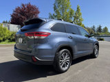 Used 2017 Toyota Highlander XLE image 3