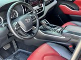 Used 2022 Toyota Highlander XSE image 3