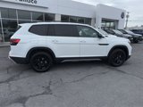 New 2025 Volkswagen Atlas Peak Edition SE image 4