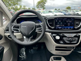 Used 2023 Chrysler Pacifica Touring-L image 3