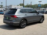 Used 2022 Volkswagen Tiguan SE w/ Panoramic Sunroof Package image 4