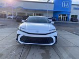 Used 2025 Toyota Camry SE image 3