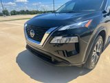 Used 2021 Nissan Rogue SV image 2