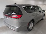 New 2025 Chrysler Pacifica Select image 3
