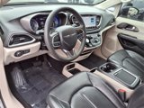 Used 2023 Chrysler Pacifica Touring-L image 5