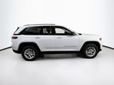 Used 2023 Jeep Grand Cherokee Laredo image 4
